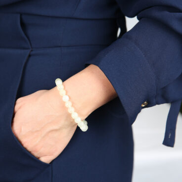 bracelet 8 mm porté femme grenat vert