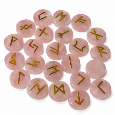 ensemble-de-runes-en-quartz-rose-gravees-en-or