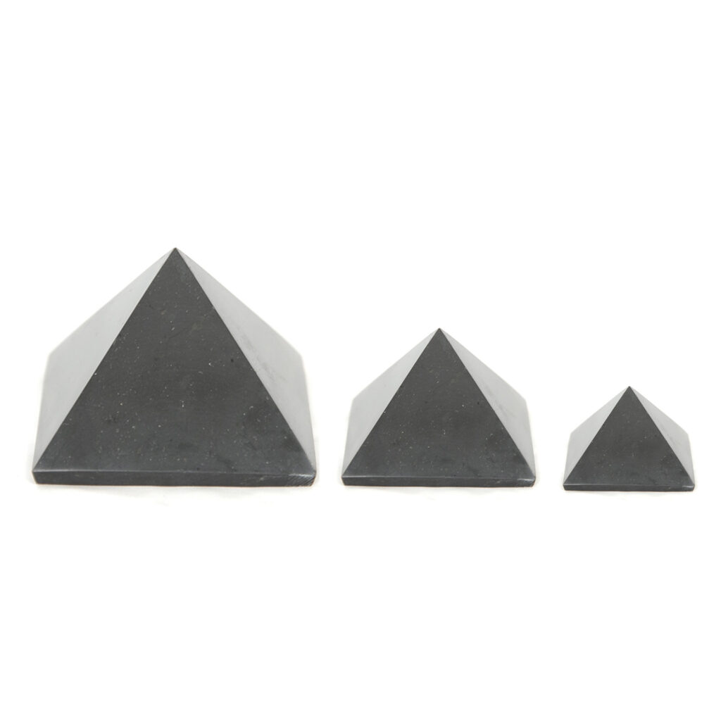 PYRAMIDE SHUNGITE POLIE 3 tailles 3 CM , 5 CM ,10 CM