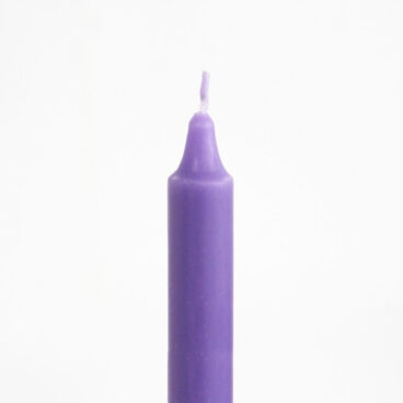 Chandelle 23 cm cire naturelle teinté dans la masse rites et rituels parme VIOLET clair