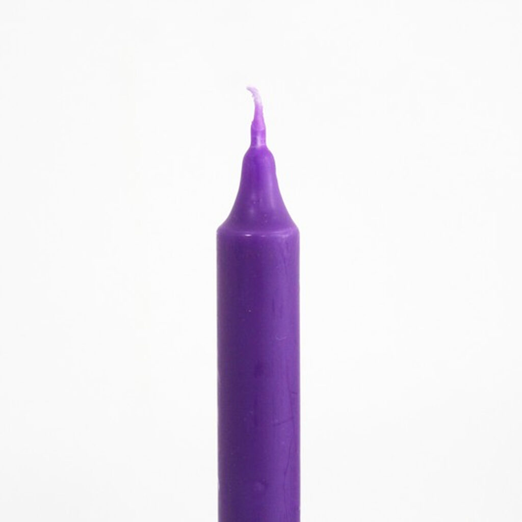 Chandelle 23 cm cire naturelle teinté dans la masse rites et rituels VIOLET FONCÉ POURPREa