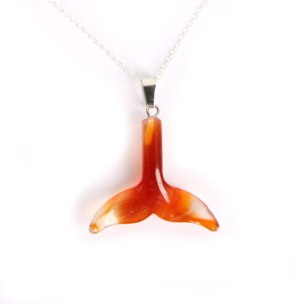 pendentif enfant queue de baleine cornaline