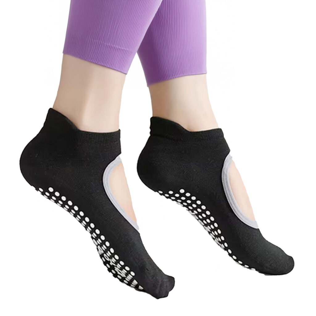 chaussette de yoga noir antidérapant fond blanc
