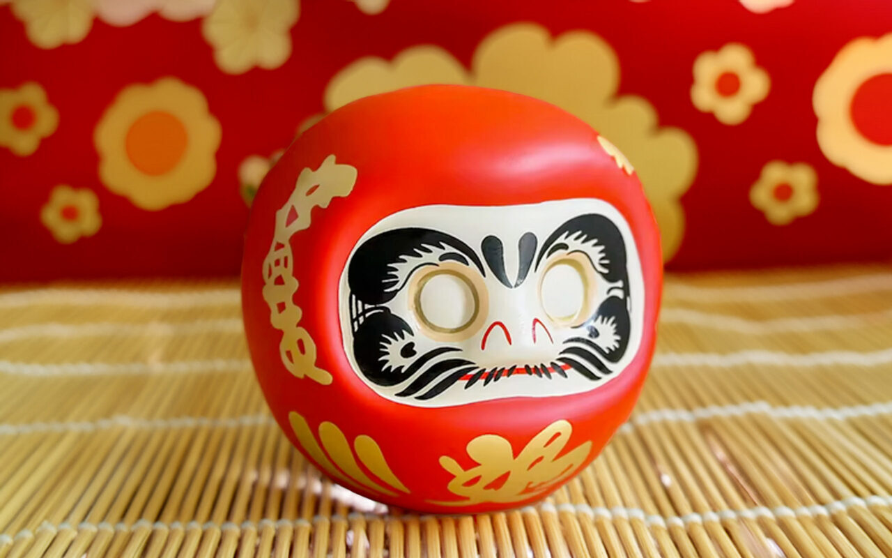 Daruma rouge fond japon spiritualité - article1
