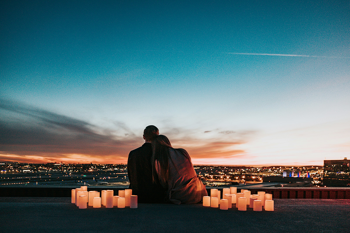coucher de soleil en amoureux bougie ambiance amour