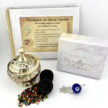 Box instagram avec bougies, parchemin, Oracle de Jenna, Blossom, charbon, petit état dansant, cet archange pendule œil Turc et encensoir en laiton Aradia et Anaïs