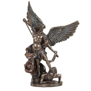 Statue Saint Michel terrassant le démon en bronze coulé à froid, symbole de protection spirituelle