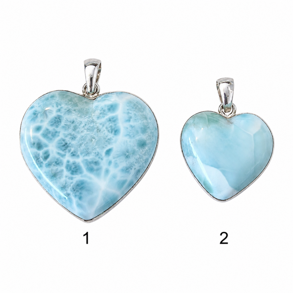 Deux pendentifs cœur en Larimar de République Dominicaine montés sur argent